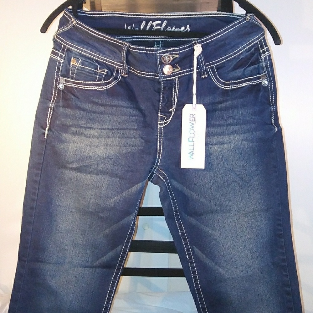 I love wallflower jeans fit nice streach